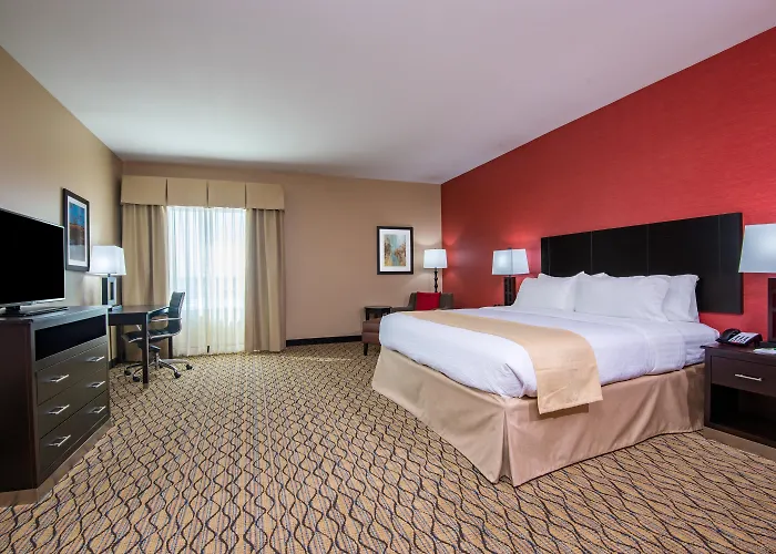 Pet Friendly hotel: Holiday Inn Salina By Ihg